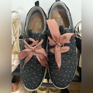 Toms sneakers